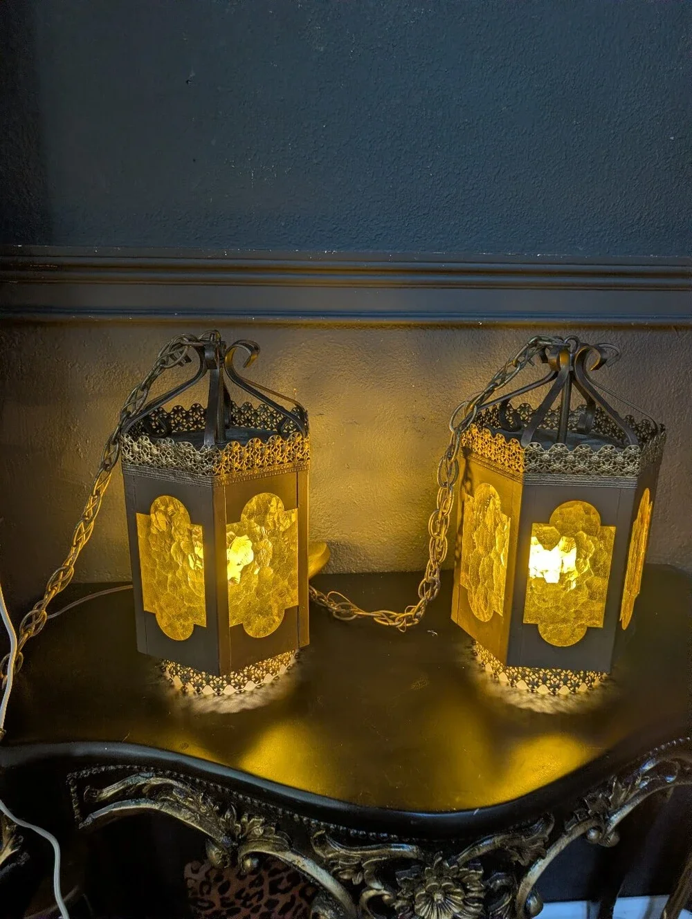 Vintage, Set of 2, Carson Lighting Amber Slag Glass Swag Lamp/ Ceiling light